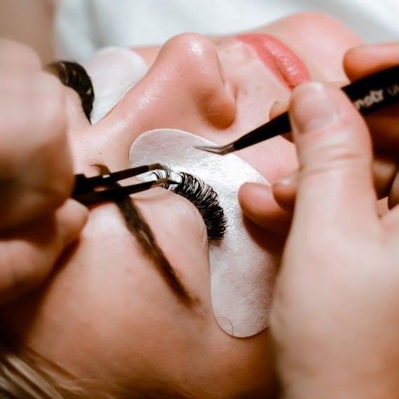 Classic & Volume Lash Extensions